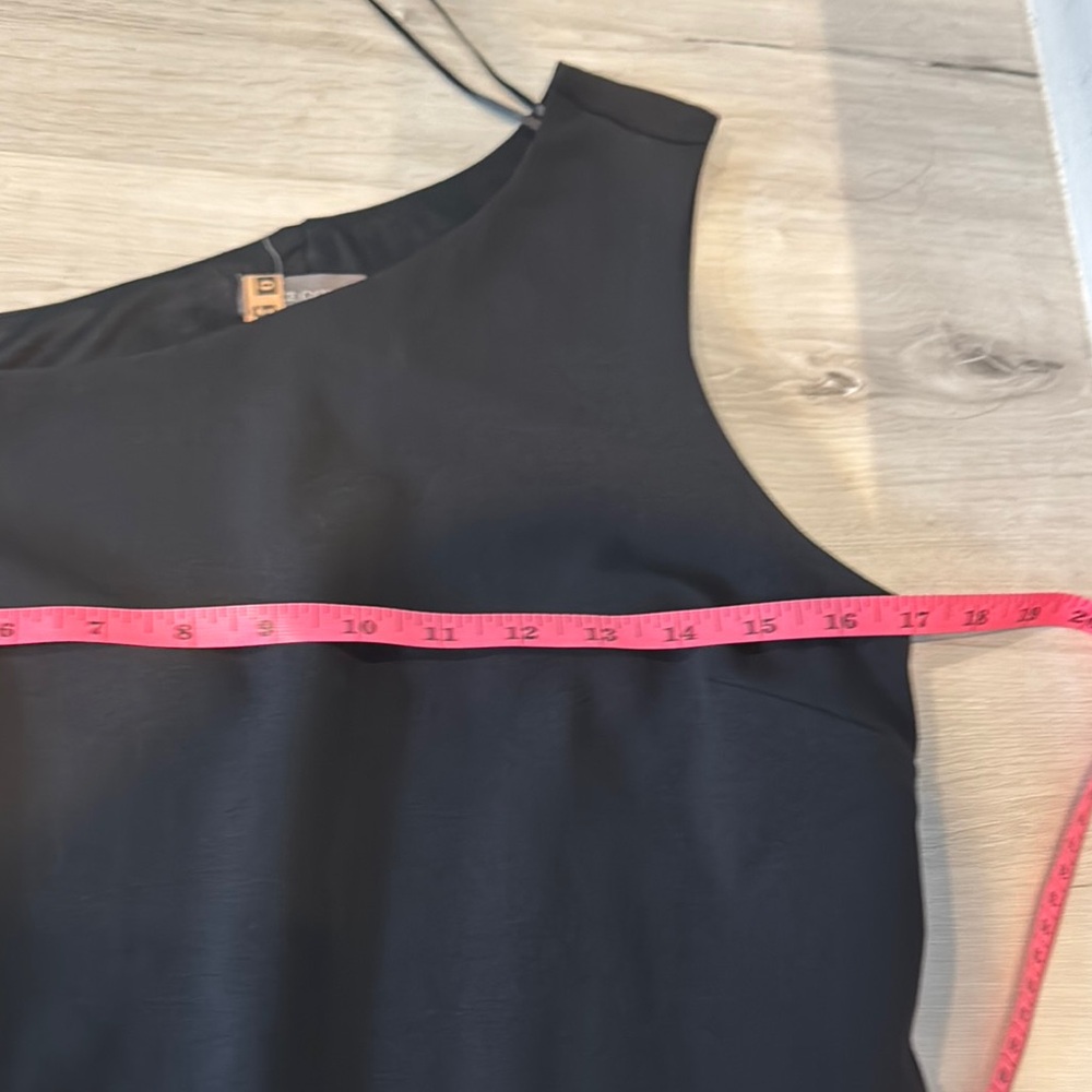 Vince Camuto dry cleaned Black One-Shoulder lined Dress with Flamenco sleeve. - Picture 6 of 9